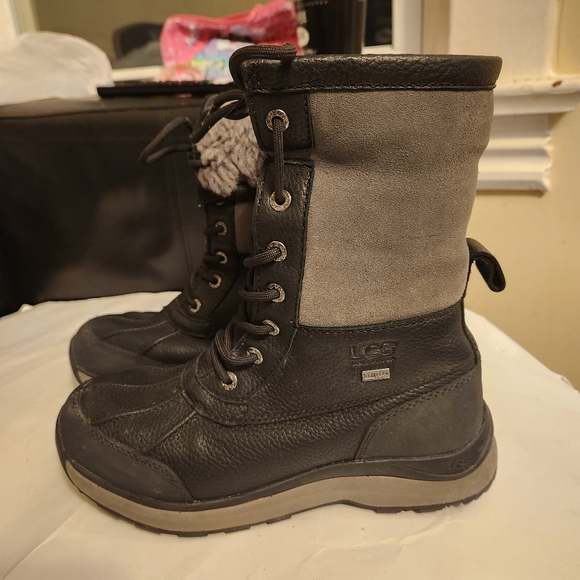 UGG Women's Adirondack III Boots in Black size 7.5 in VGUC - Picture 7 of 9